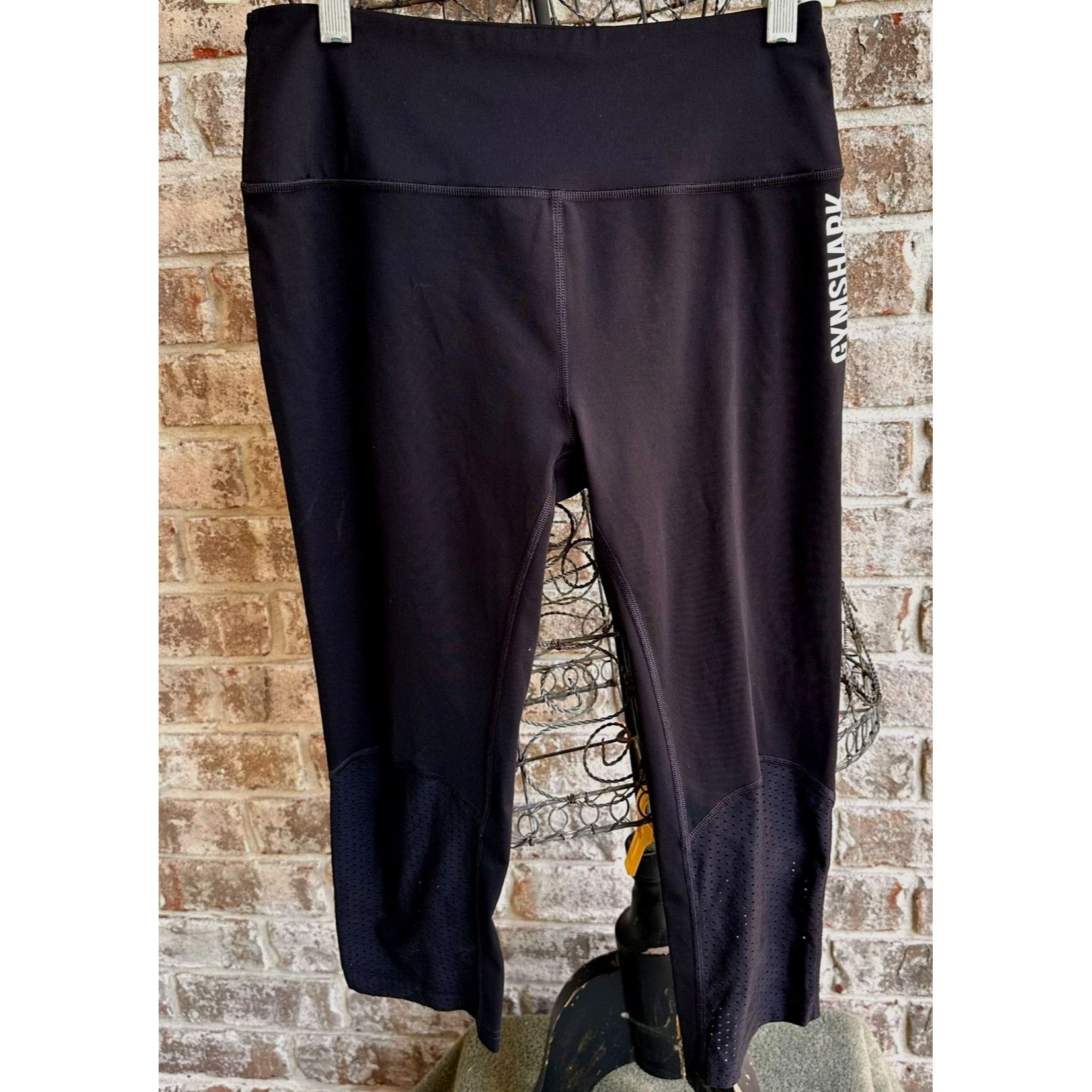 Gymshark × Vintage Gymshark Perforated Cropped Leggings Medium Black White Logo Size 27" / US 4 / IT 40 - 5 Thumbnail