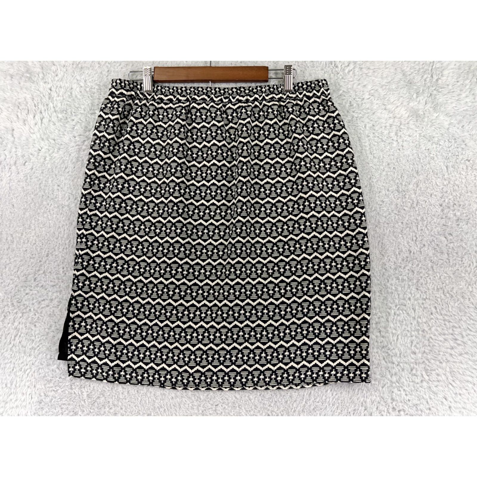 Ann Taylor VINTAGE Ann Taylor Loft Skirt Womens Large Black Aztec Southwestern Pattern Short Mini Size 36" / US 14 / IT 50 - 2 Thumbnail