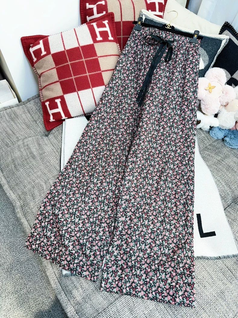 Chanel Chanel 24B black patchwork red broken flower full printed Size 24" / US 00 / IT 34 - 4 Thumbnail