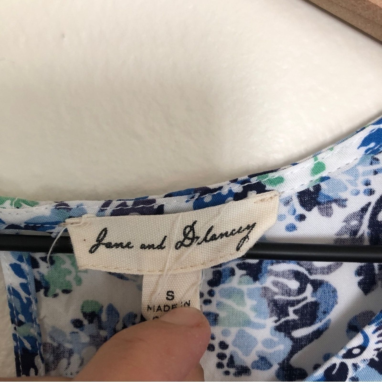 Anthropologie Anthropologie Jane and Delancey Blue Floral Blouse Top Size S / US 4 / IT 40 - 2 Thumbnail