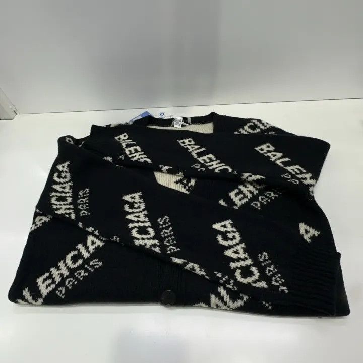 Balenciaga Balenciaga Balenciaga Logo Print Long Sleeve Knitwear -250 Size US S / EU 44-46 / 1 - 4 Thumbnail