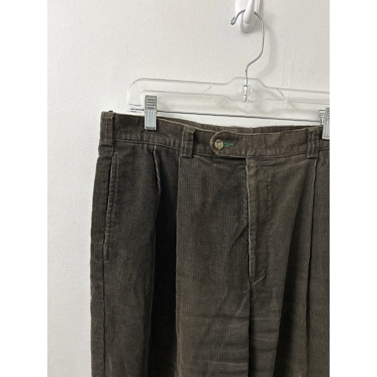 Tommy Hilfiger VINTAGE Tommy Hilfiger Corduroy Pants Mens 34x34 Brown Pleated Cuffed YKK Pants Mens Regular Brown Corduroy Pleated Logo Embroidered Size US 34 / EU 50 - 4 Thumbnail