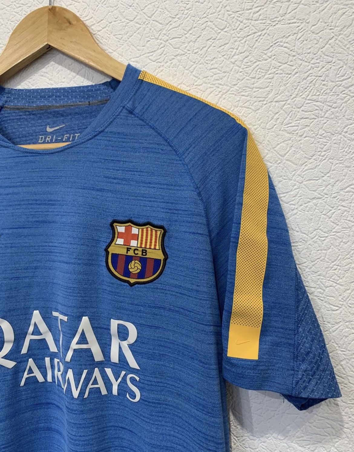 Nike BARCELONA NIKE TRAINING KIT SOCCER JERSEY FOOTBALL Size US L / EU 52-54 / 3 - 3 Thumbnail