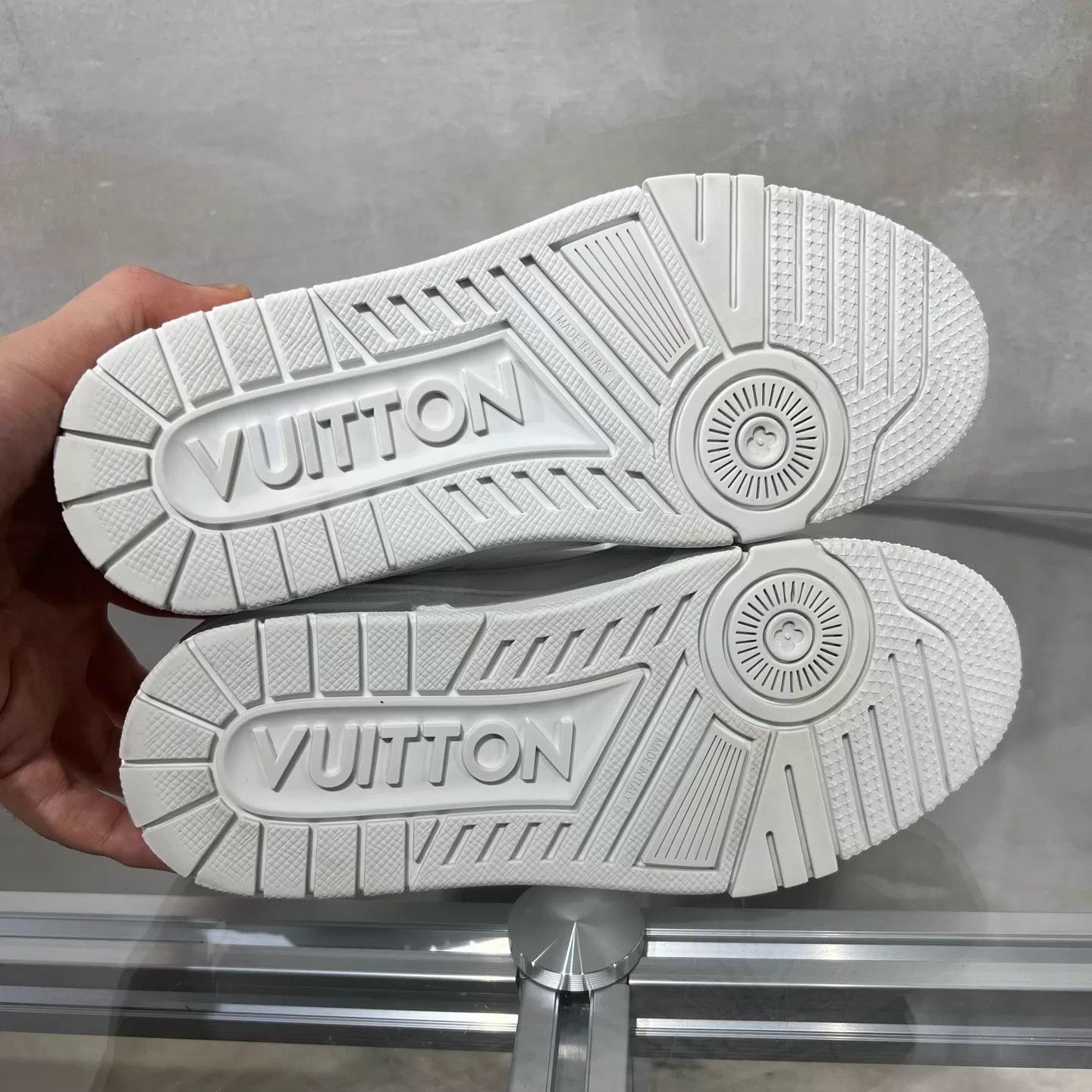Louis Vuitton LV Trainer White UK2.5 36.5 Size US 6 / IT 36 - 7 Thumbnail