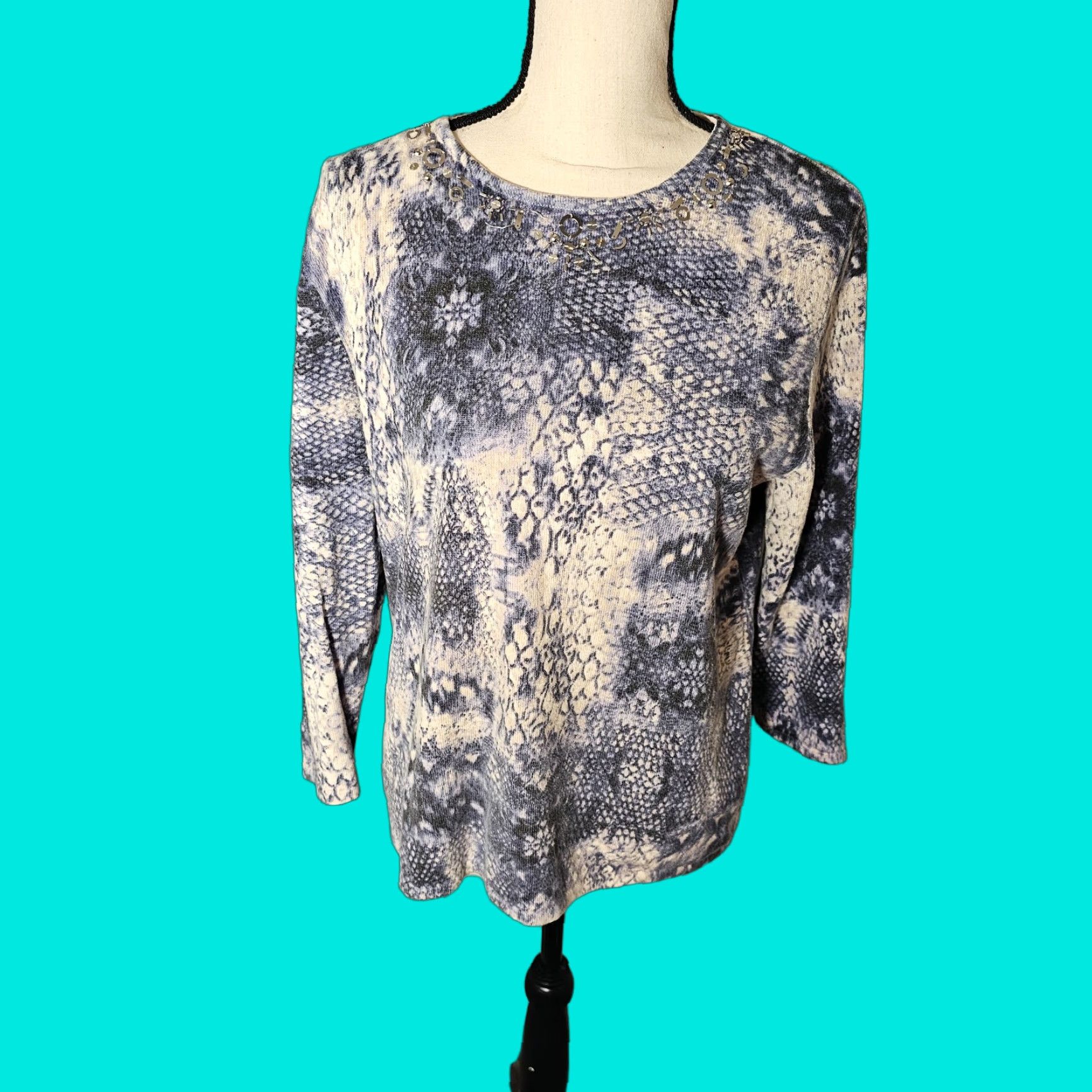 Vintage Alfred Dunner Blouse Women M Blue Cotton Spandex 3/4 Sleeve Round Neck Pullover Casual Snakeskin Pattern Womens Size M / US 6-8 / IT 42-44 - 1 Thumbnail