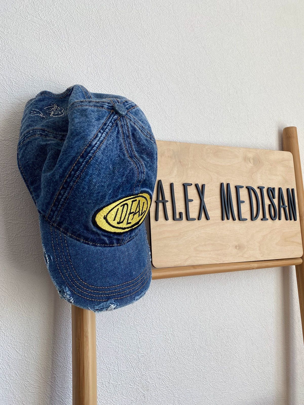 H&M × Jean-Michel Basquiat × Who Decides War WHO DECIDES WAR x BASQUIAT x H&M EMBROIDERED-MOTIF DENIM CAP Size ONE SIZE - 13 Thumbnail
