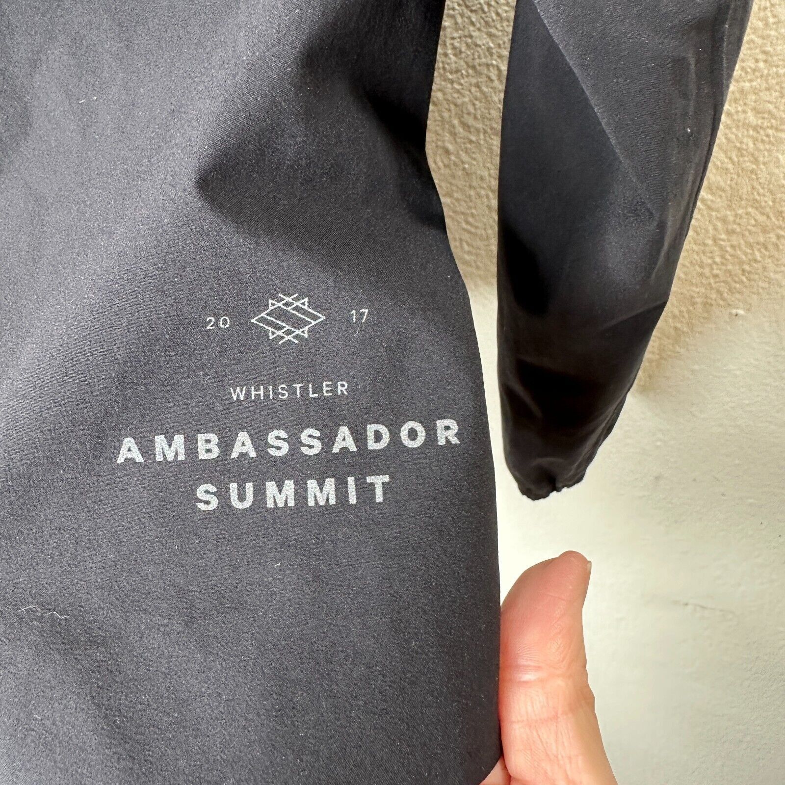 Lululemon RARE Lululemon Black 2017 Whistler Ambassador Summit Jacket Size S / US 4 / IT 40 - 7 Thumbnail
