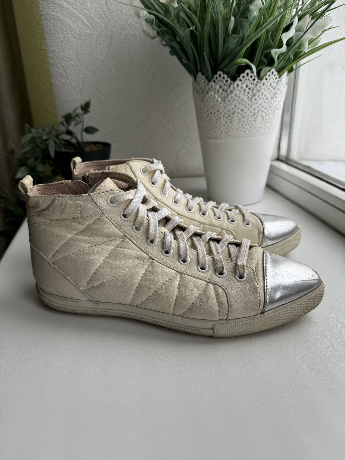 Miu Miu Miu Miu Hi Tip Sneakers Pointed Toe Leather Distressed Size US 6.5 / IT 36.5 - 4 Thumbnail