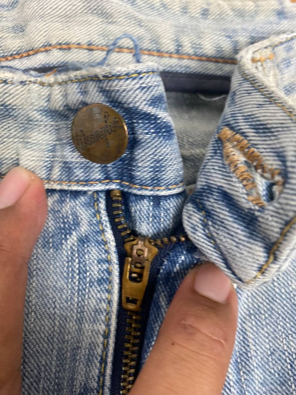 Wrangler vintage wrangler lightwash distressed denim Size US 33 - 15 Thumbnail