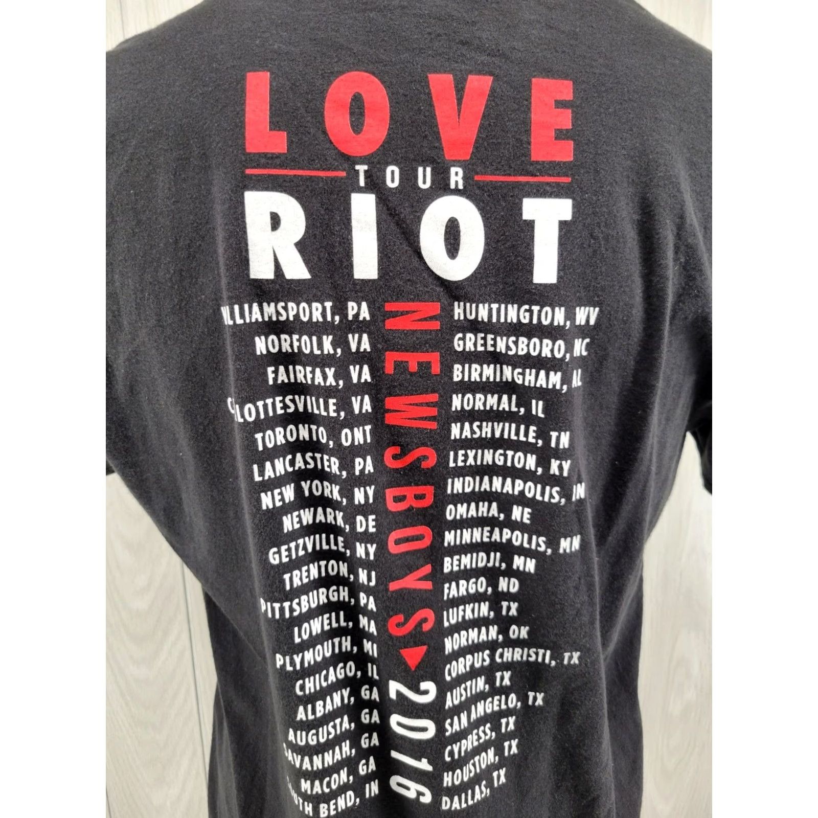 Vintage Newsboys Love Riot Tour 2016 T Shirt M Mens Black Size US M / EU 48-50 / 2 - 7 Thumbnail