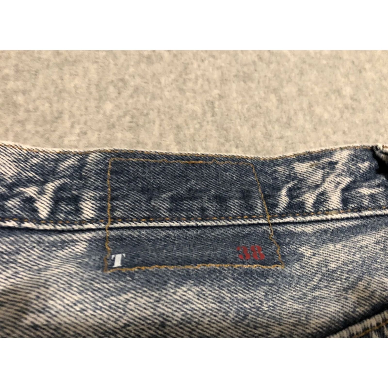 Levi's VINTAGE Levi's 501 Tapered Jeans USA Regular Men 36x34 Blue Denim Cotton NWT Distressed Button Handmade USA Theme Womens? No Size US 36 / EU 52 - 6 Thumbnail