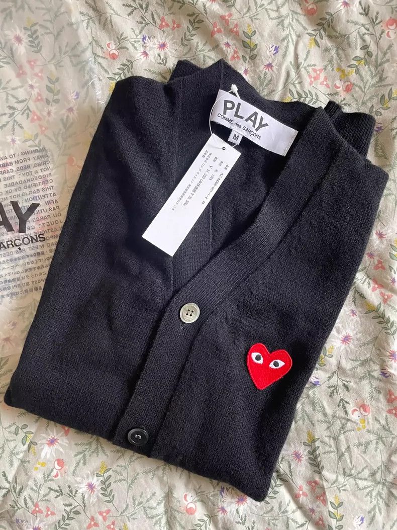 Comme des Garcons Comme Des Garcons Black V-neck red heart cardigan Size US M / EU 48-50 / 2 - 1 Thumbnail