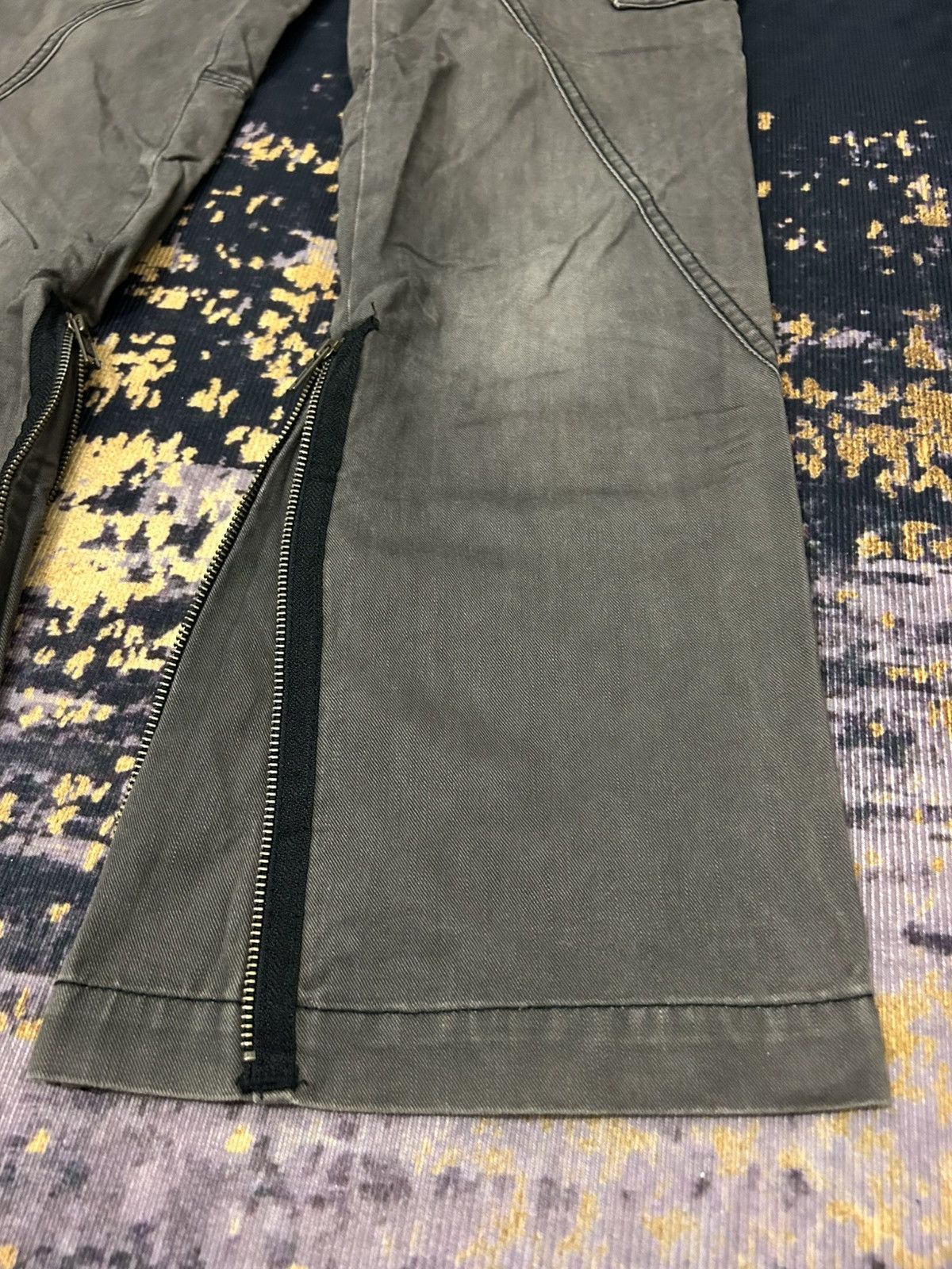 Katharine Hamnett London Katharine Hamnett London Faded Kargo Zip Leg Flare Pants Size US 31 - 7 Thumbnail