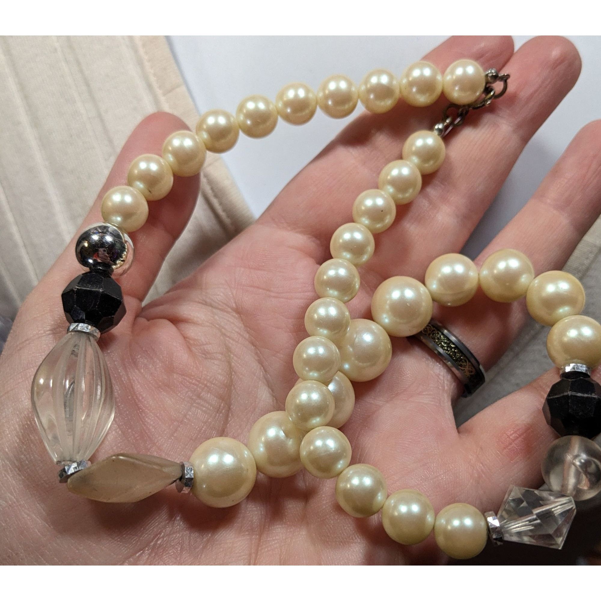 Other Vintage Chunky Faux Pearl Acrylic And Glass Beaded Necklace Size ONE SIZE - 6 Thumbnail