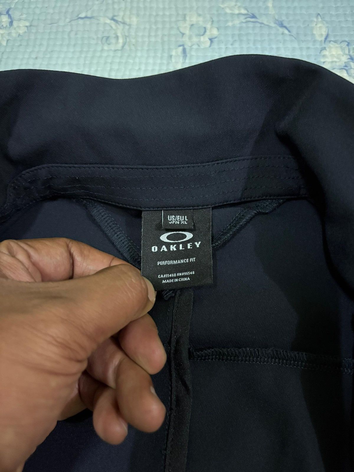 Oakley VTG Oakley Light Jacket Design The World Is Always Involving Size US L / EU 52-54 / 3 - 13 Thumbnail