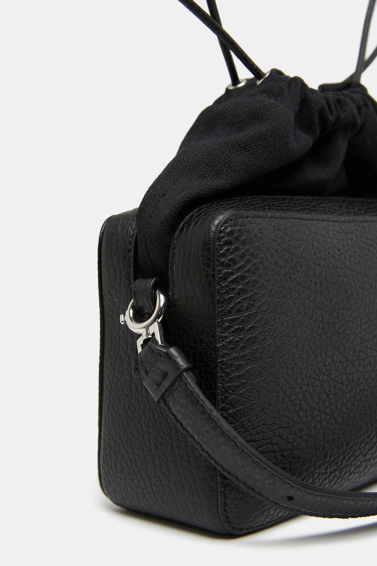 Maison Margiela oc11z0325 Size: OS / Medium Camera Bag in Black Size ONE SIZE - 4 Thumbnail