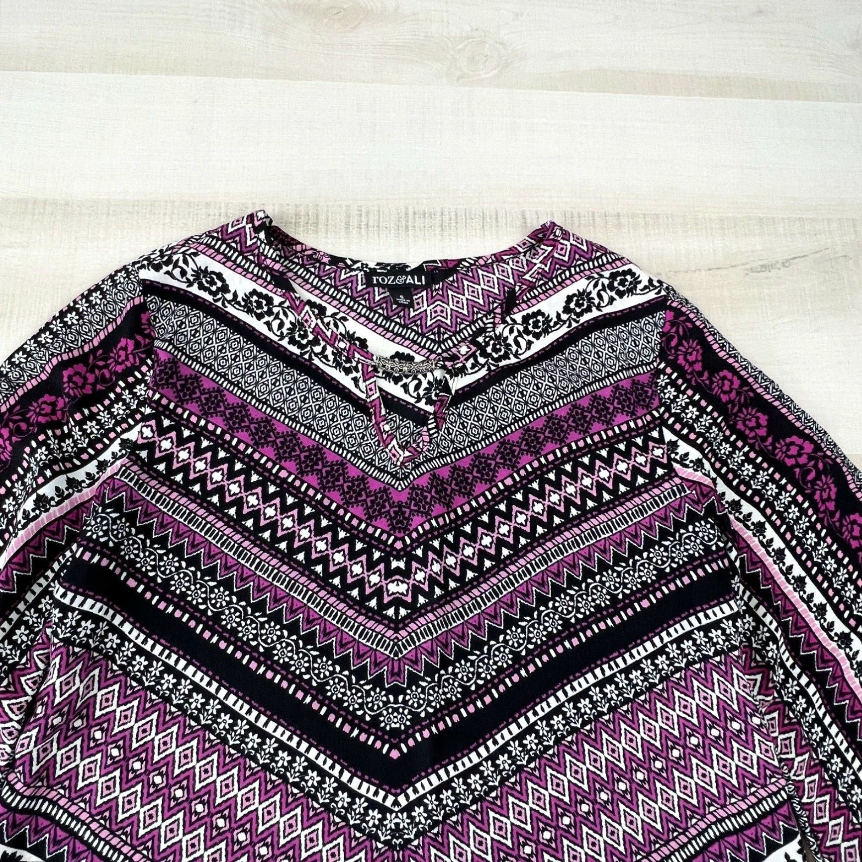 Vintage Roz & Ali Women's Small Purple 3/4 Sleeve Asymmetrical Flowy Blouse Top Size S / US 4 / IT 40 - 2 Thumbnail