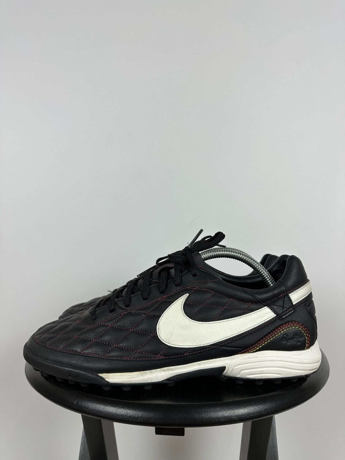 Nike 2008 Nike Tiempo R10 Ronaldinho Leather Football Shoes Size US 10 / EU 43 - 2 Thumbnail