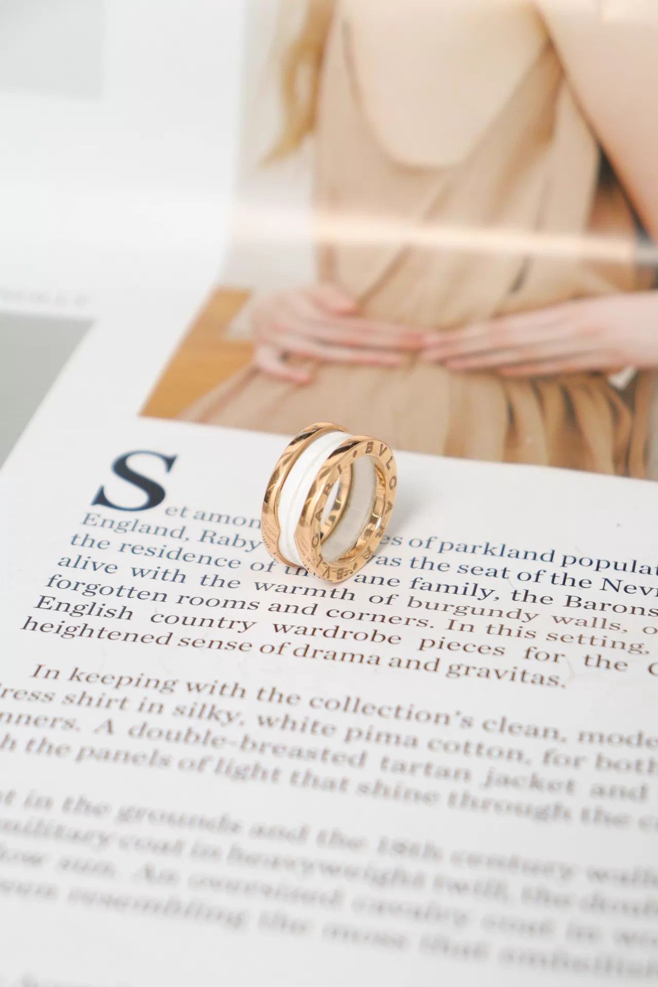 Bvlgari Bvlgari White Ceramic Ring Size 48 Box & 2020 Dec Card Size ONE SIZE - 6 Thumbnail