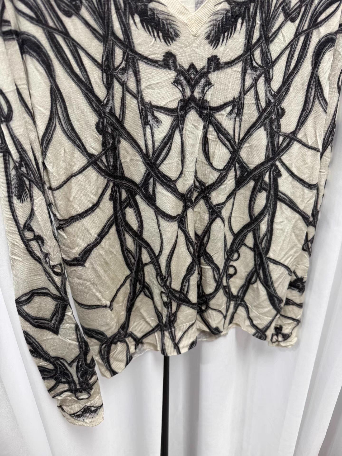 Alexander McQueen Alexander McQueen Thorn Vine Ruched Sweater K20 Size US L / EU 52-54 / 3 - 6 Thumbnail