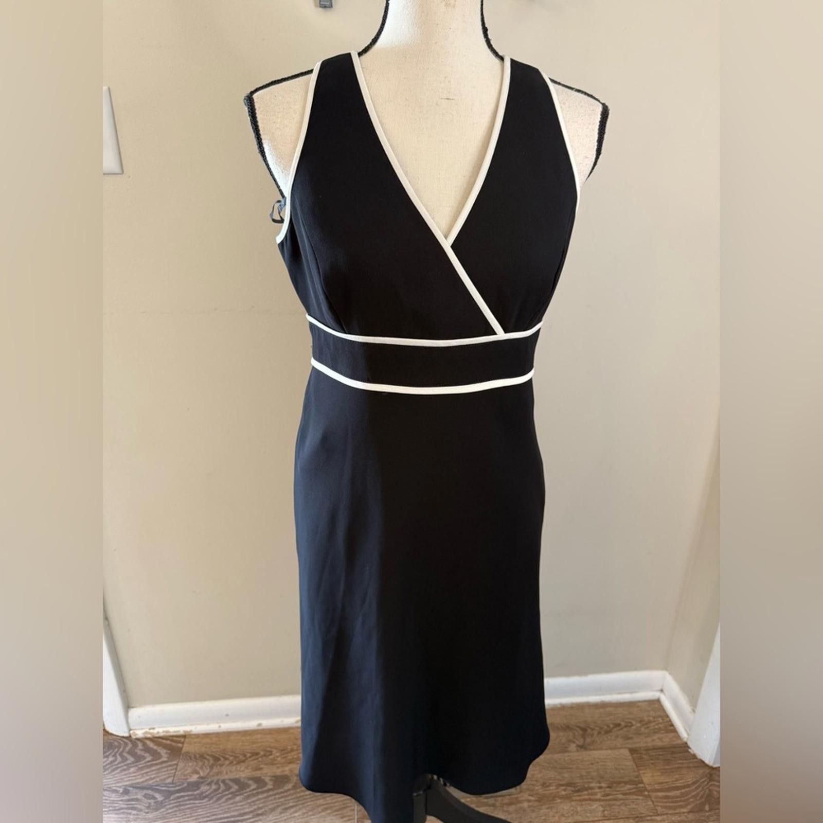 Evan Picone Evan-Picone chic black sleeveless midi dress white trim 8P Size M / US 6-8 / IT 42-44 - 1 Thumbnail