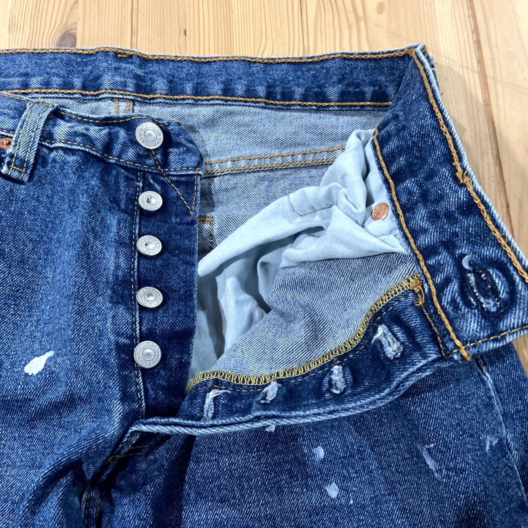 Levi's Levi's 501 Jeans Men 32x32 Blue Straight Classic Medium Wash 5-Pocket Denim Button Fly Logo Size US 32 / EU 48 - 2 Thumbnail