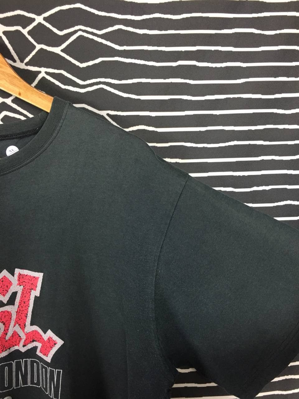 Michiko Koshino London Vtg Michiko London Koshino MKL Center Logo Tee Size US L / EU 52-54 / 3 - 4 Thumbnail