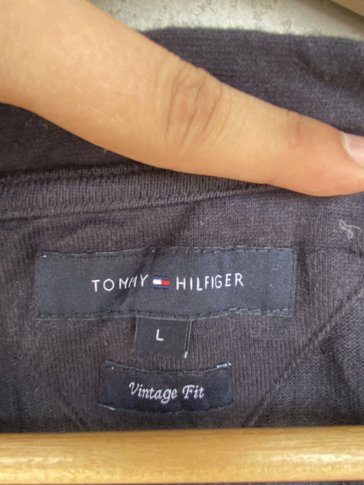Other Vintage Tommy Hilfiger Full Button Smal Embroidered NavyBlue Size US L / EU 52-54 / 3 - 6 Thumbnail