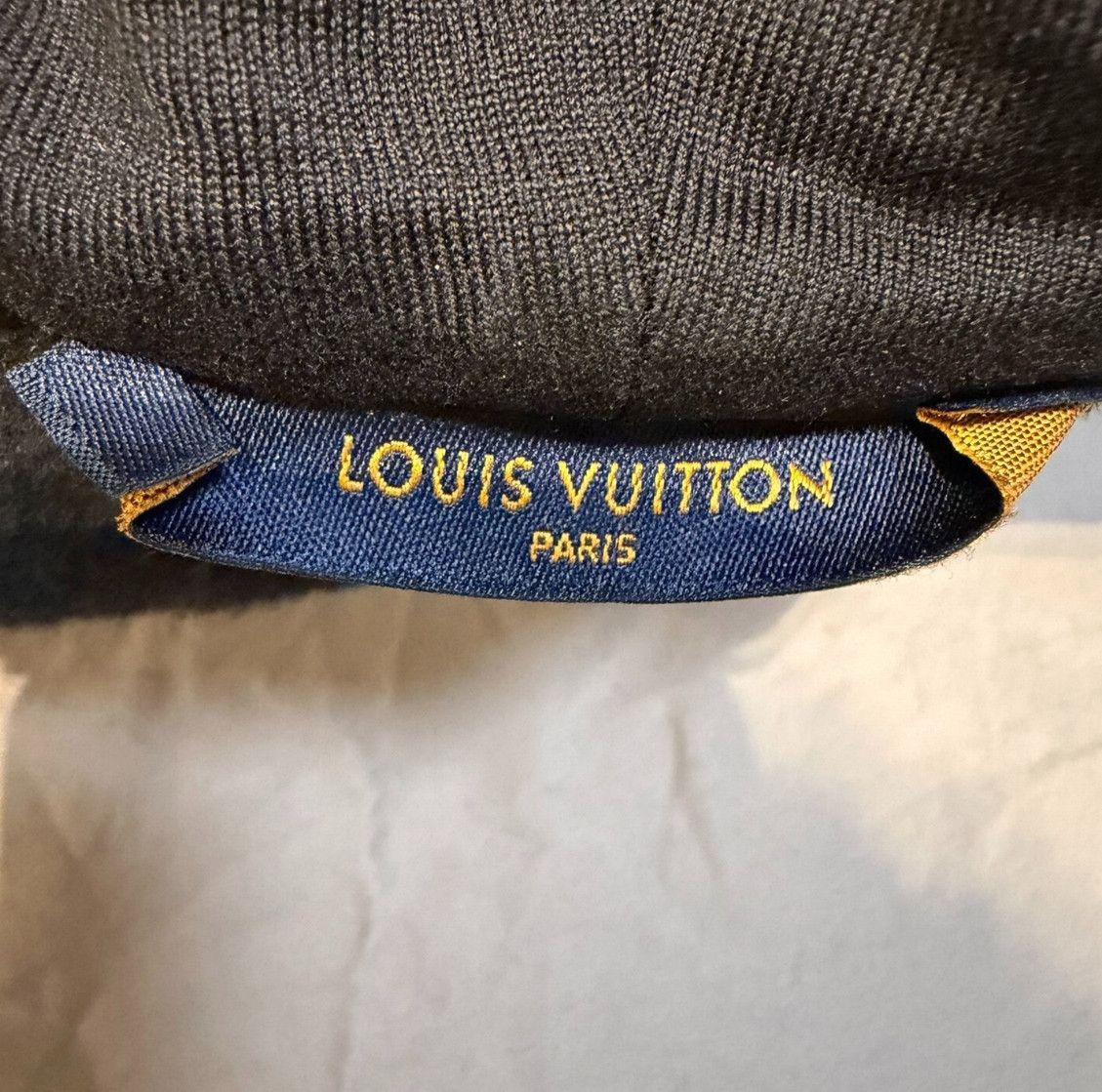 Louis Vuitton Louis Vuitton Black Letter Circle Full Print Hoodie Size US L / EU 52-54 / 3 - 3 Thumbnail