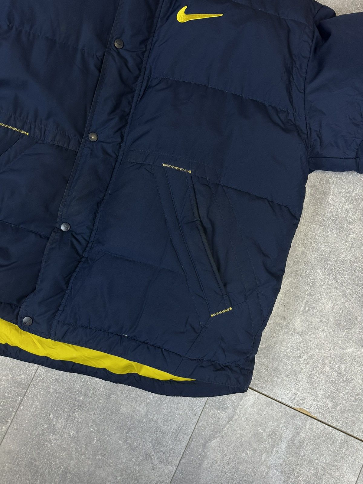 Vintage Men’s vintage rare Nike overprint logo Down jacket Size US L / EU 52-54 / 3 - 24 Thumbnail