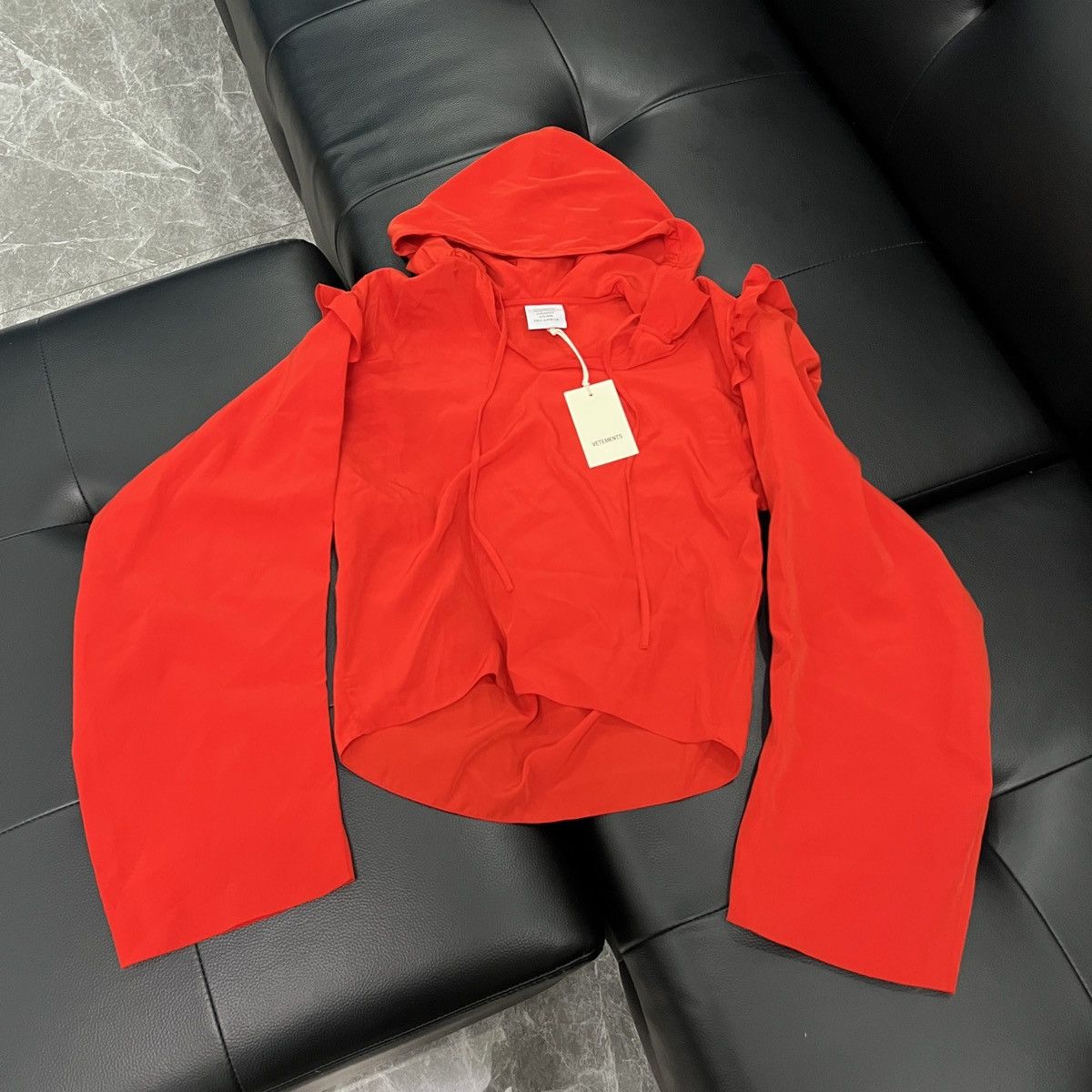 Vetements Vetements SS18 Ruffled Shoulder Hoodie Size US XS / EU 42 / 0 - 1 Thumbnail