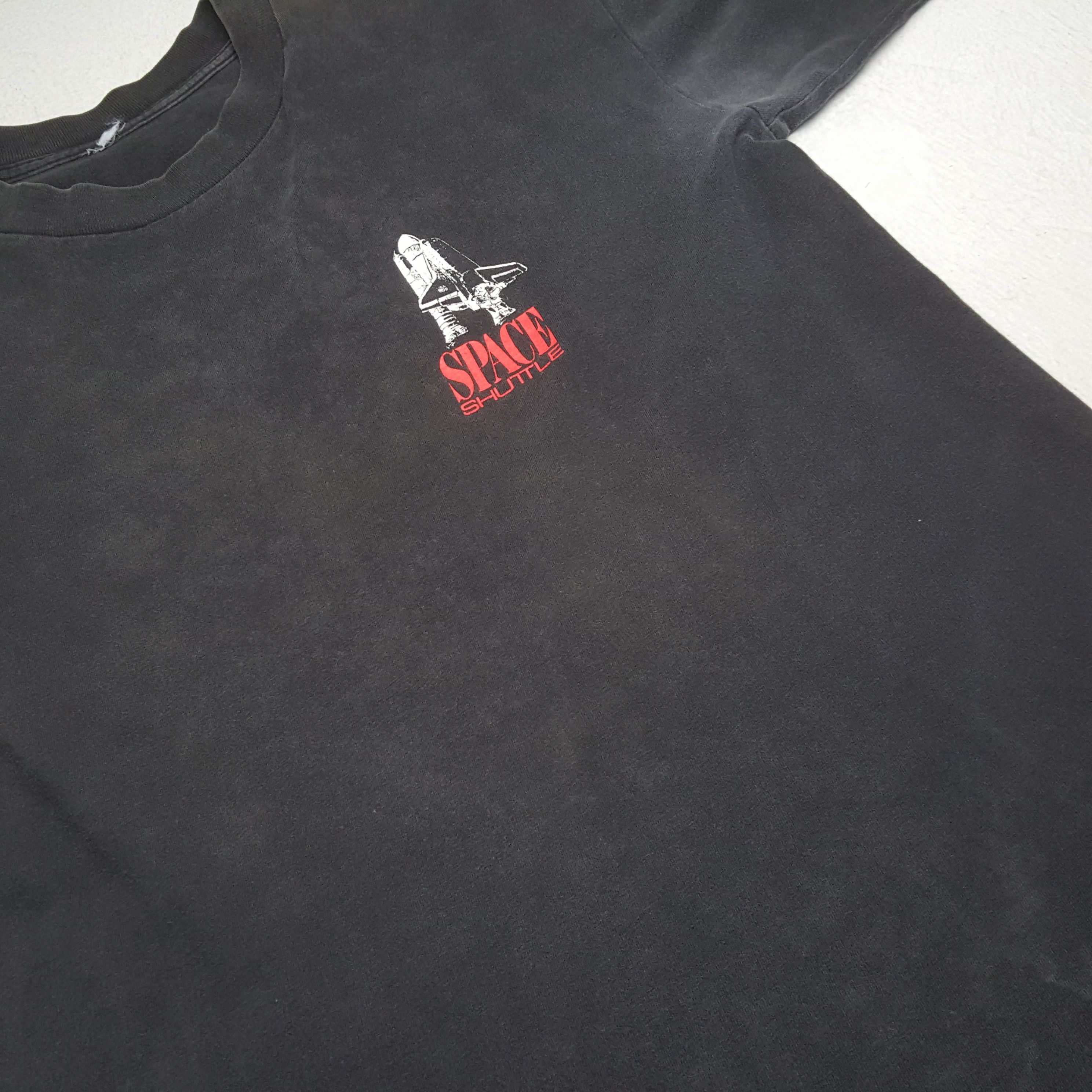 Vintage Space Shuttle USA Vintage Tshirt RR9 Size US L / EU 52-54 / 3 - 6 Thumbnail