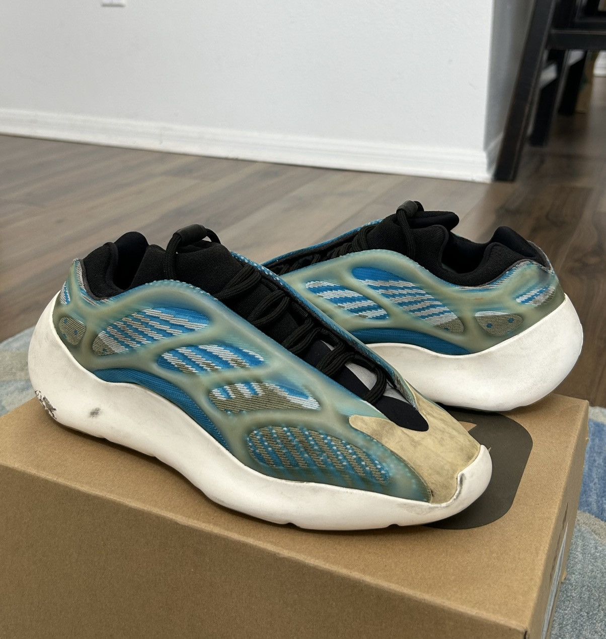 Adidas Yeezy 700 v3