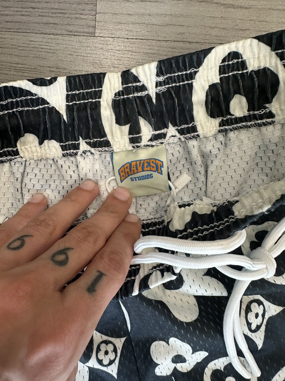 Bravest Studios Bravest Studios Shorts Flower Black Cream Size US 38 / EU 54 - 2 Thumbnail