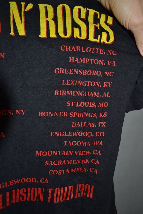 Band Tees Vintage 1991 Guns N' Roses Use Your Illusion t-shirt Size US M / EU 48-50 / 2 - 5 Thumbnail