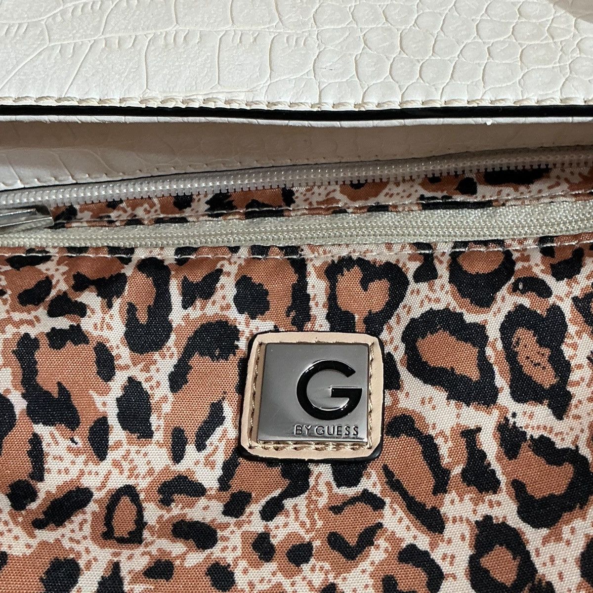 Guess Y2K Vintage G by Guess Faux Alligator Croc Embossed Handbag Size ONE SIZE - 9 Thumbnail
