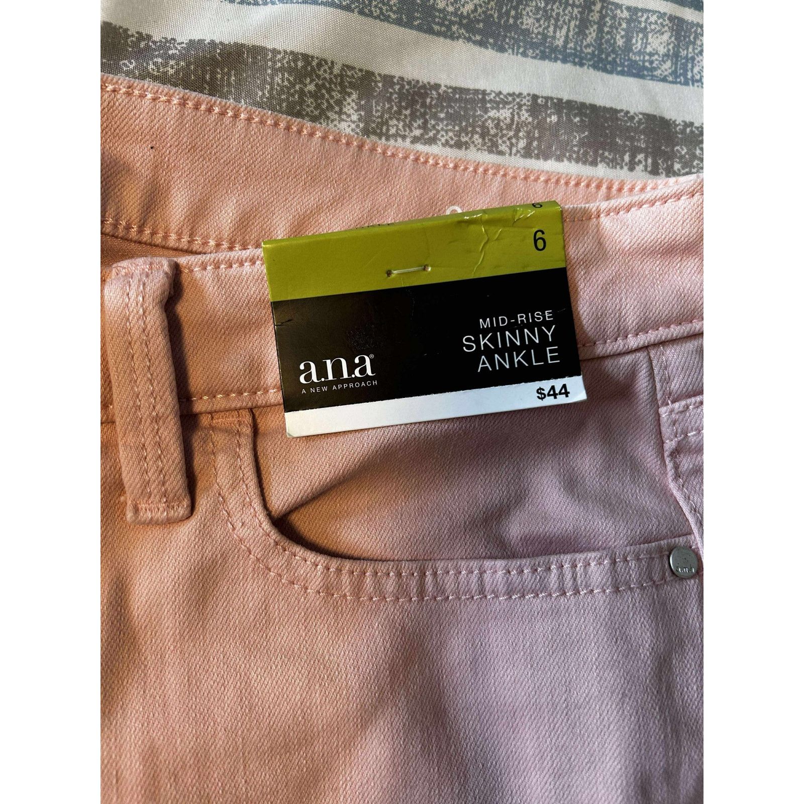 Other A.n.a. A New Approach Denim Mid-Rise Skinny Jeans size 6 Size 28" / US 6 / IT 42 - 4 Thumbnail