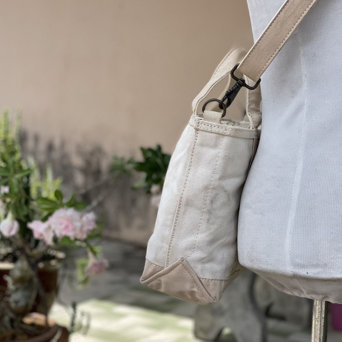 L.L. Bean L.L.Bean Zipper Canvas 2-Way Tote Bag Size ONE SIZE - 6 Thumbnail