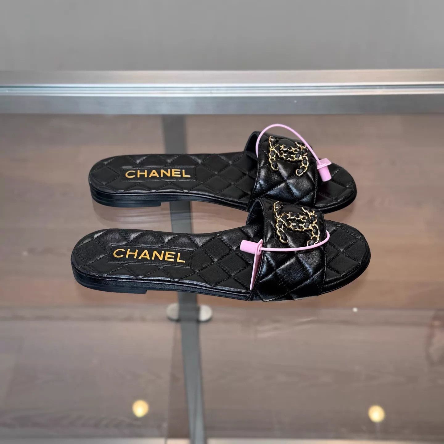 Chanel Chanel Black Gold CC Quilted Leather Chain Slippers 35 Size US 4.5 / IT 34.5 - 4 Thumbnail