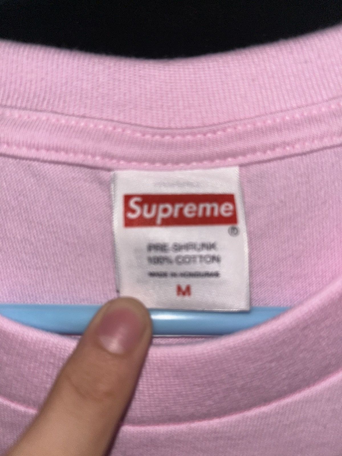 Supreme Supreme Stick Tee Pink (FW25) Size US M / EU 48-50 / 2 - 2 Thumbnail