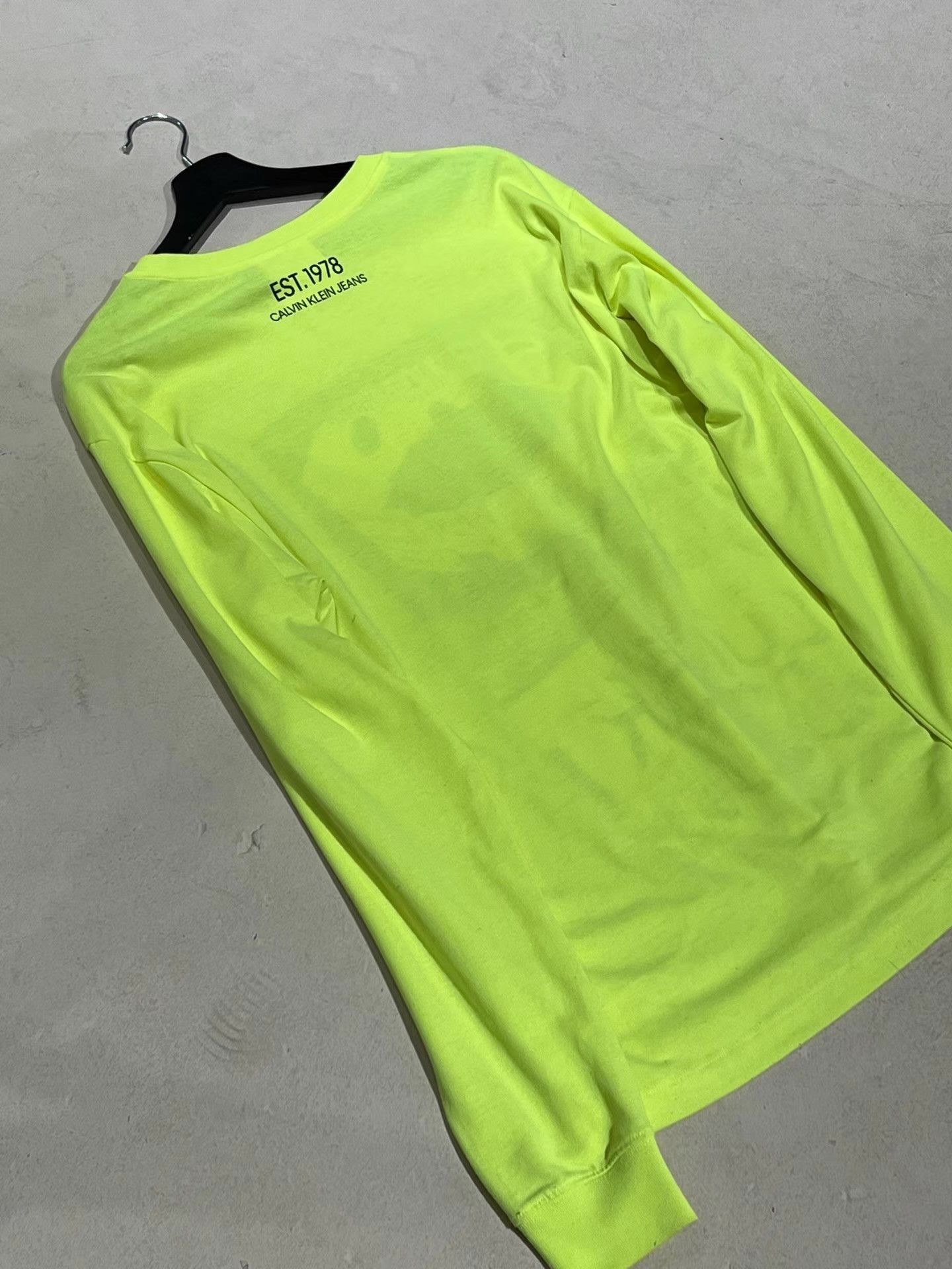 Calvin Klein Calvin Klein Neon Yellow Printed Long Sleeve T-Shirt Q13 Size US M / EU 48-50 / 2 - 6 Thumbnail