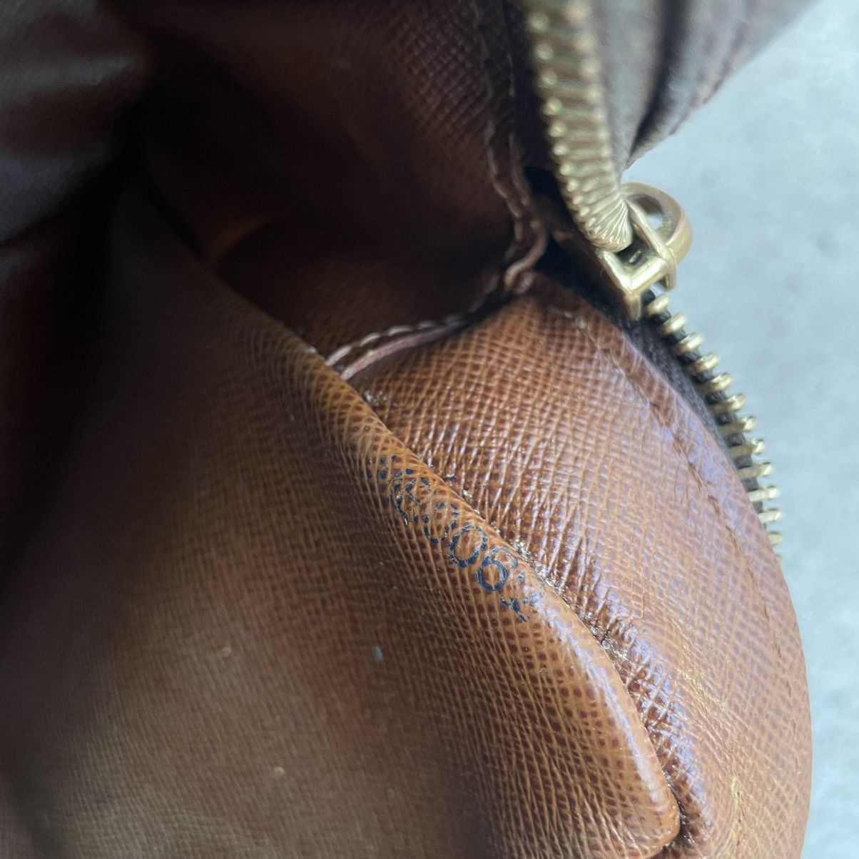 Designer × Louis Vuitton × Vintage Louis Vuitton Trocadero 23 Monogram Crossbody Celebrity Worn Size ONE SIZE - 5 Thumbnail