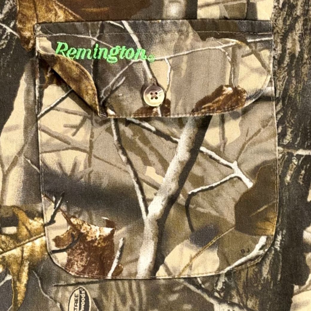 Realtree Remington Shirt Adult MEDIUM Brown Camo Hunting Realtree Hardwoods Outdoor Logo Shirt Size US M / EU 48-50 / 2 - 6 Thumbnail