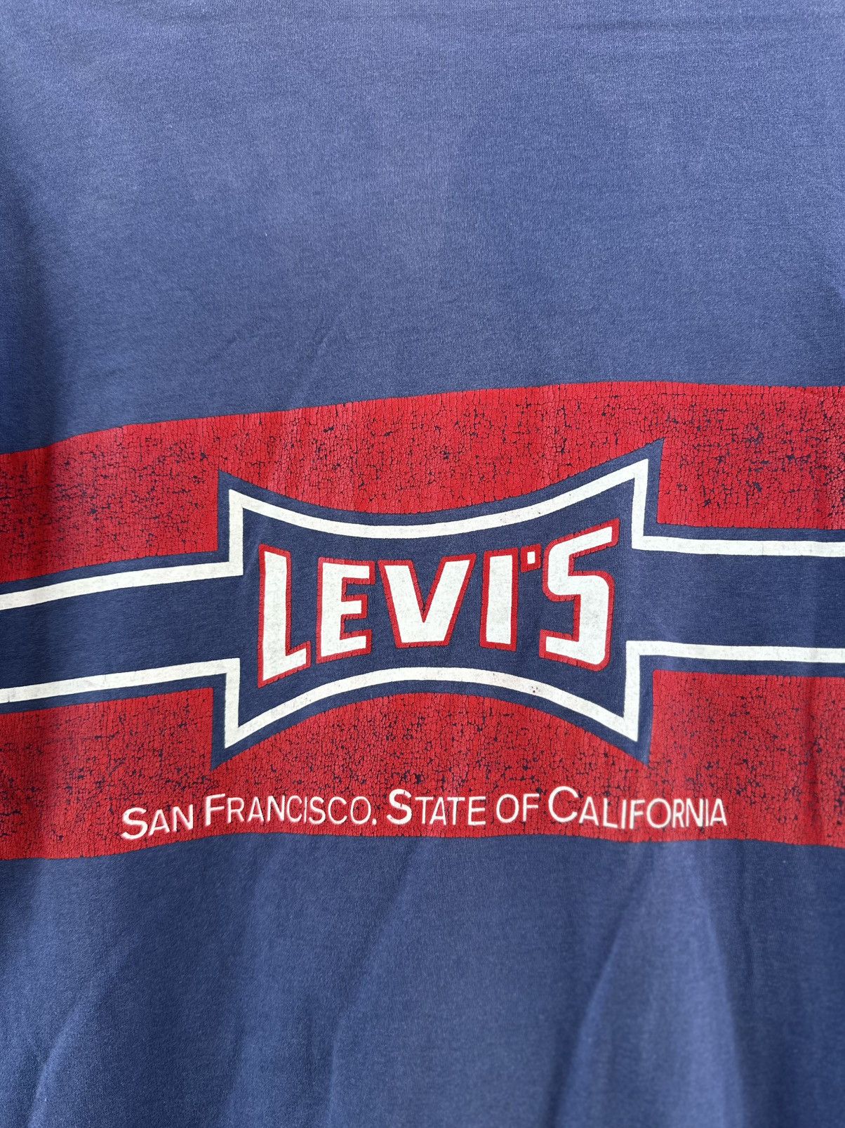 Levi's Vintage Clothing Thrashed Vintage 90s Levis Pocket Long Sleeve Sun Faded Tee Size US M / EU 48-50 / 2 - 3 Thumbnail