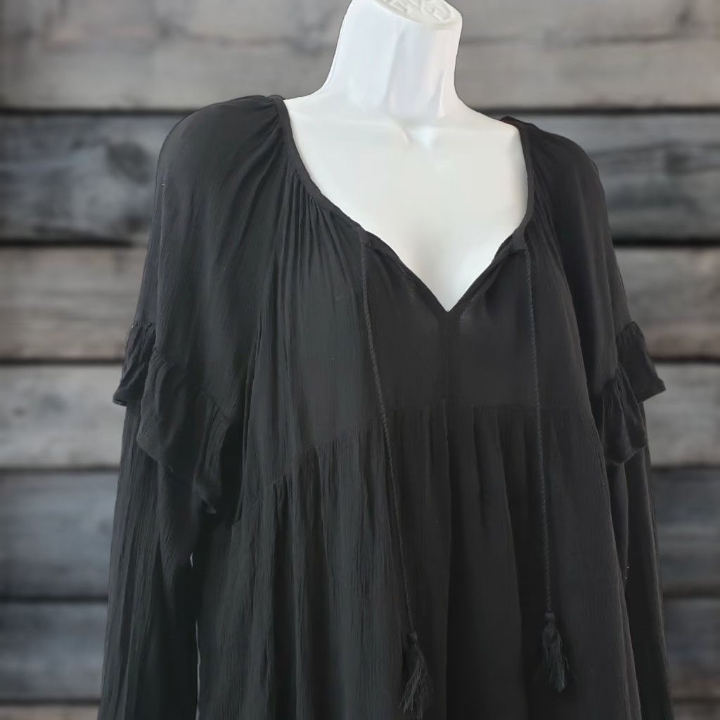 Old Navy Old Navy Womens Top Sz Medium Solid Black Long Sleeve Tassels Rayon Top Womens Medium Black Long Sleeve Tassels Rayon Size M / US 6-8 / IT 42-44 - 1 Thumbnail