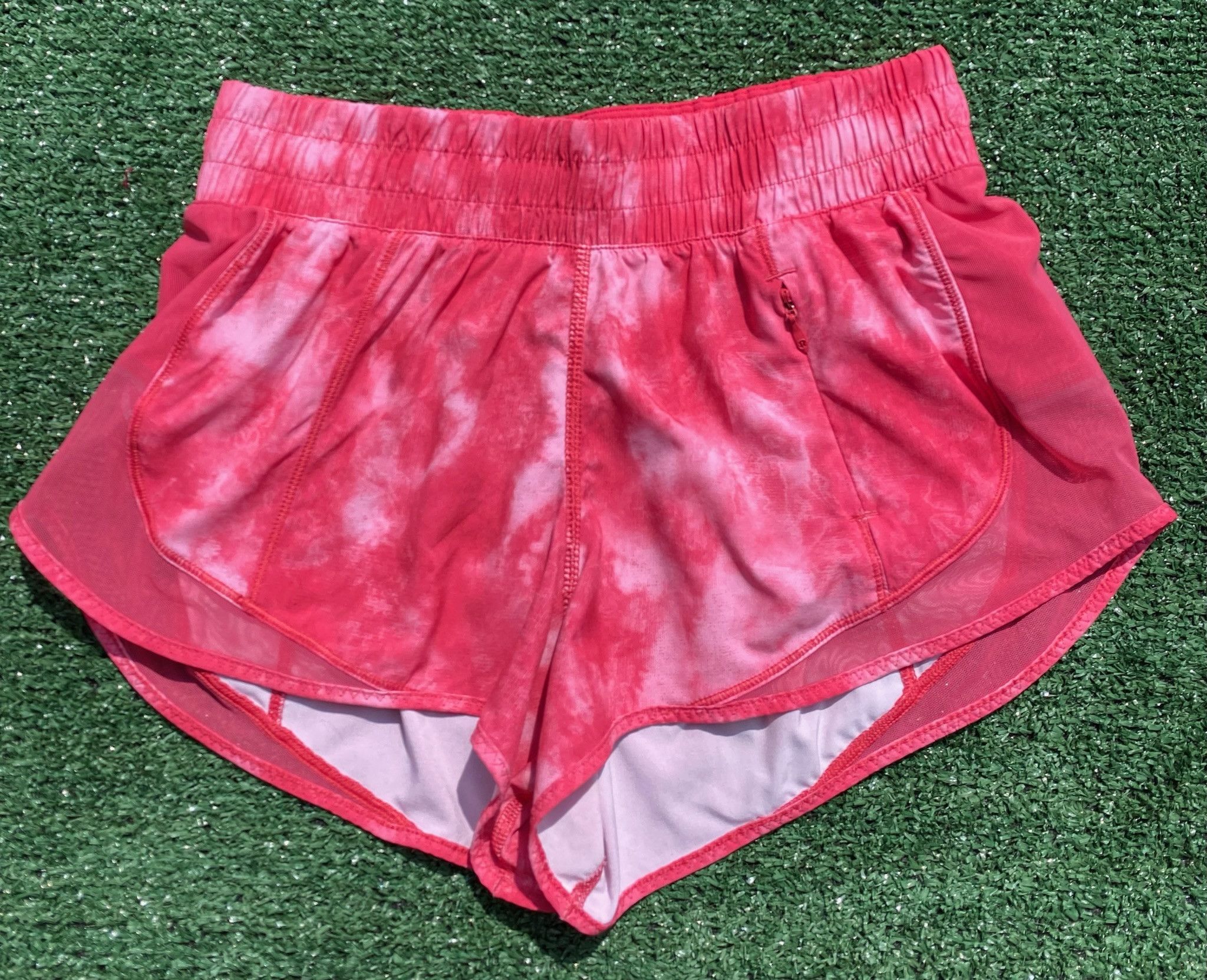 Lululemon Lululemon Beat The Heat Pink Tidal Trip Hotty Hot Shorts 4 Size 28" / US 6 / IT 42 - 1 Thumbnail