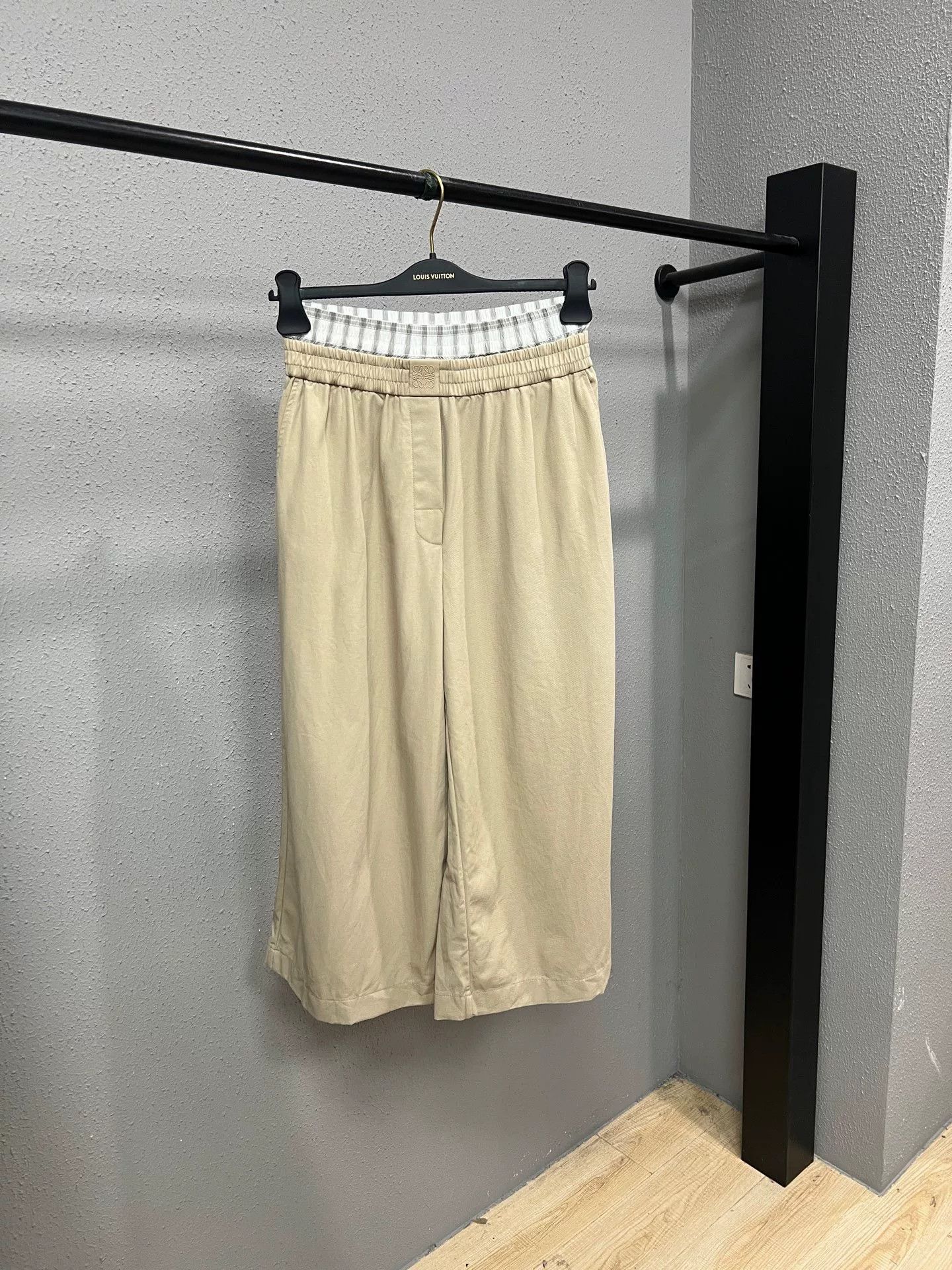 Loewe Loewe Wide-Leg Trousers in Beige Size 23" - 1 Thumbnail