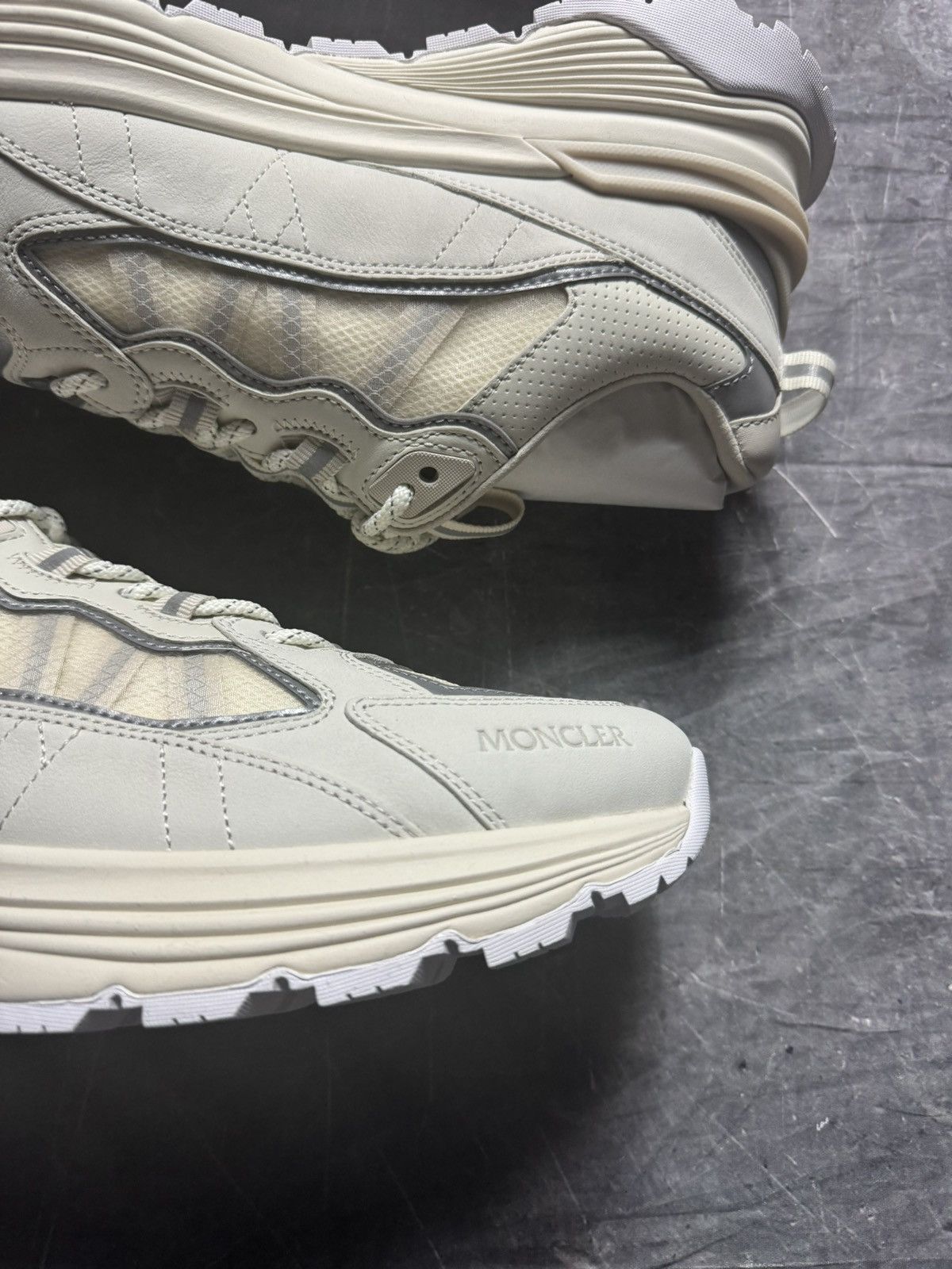 Moncler Moncler Lite Runner in White Size US 11 / EU 44 - 4 Thumbnail