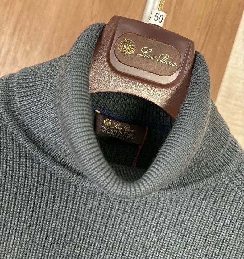 Loro Piana Loro Piana 12 Micron Wool Knit Sweater - Extra Thick Size US M / EU 48-50 / 2 - 3 Thumbnail