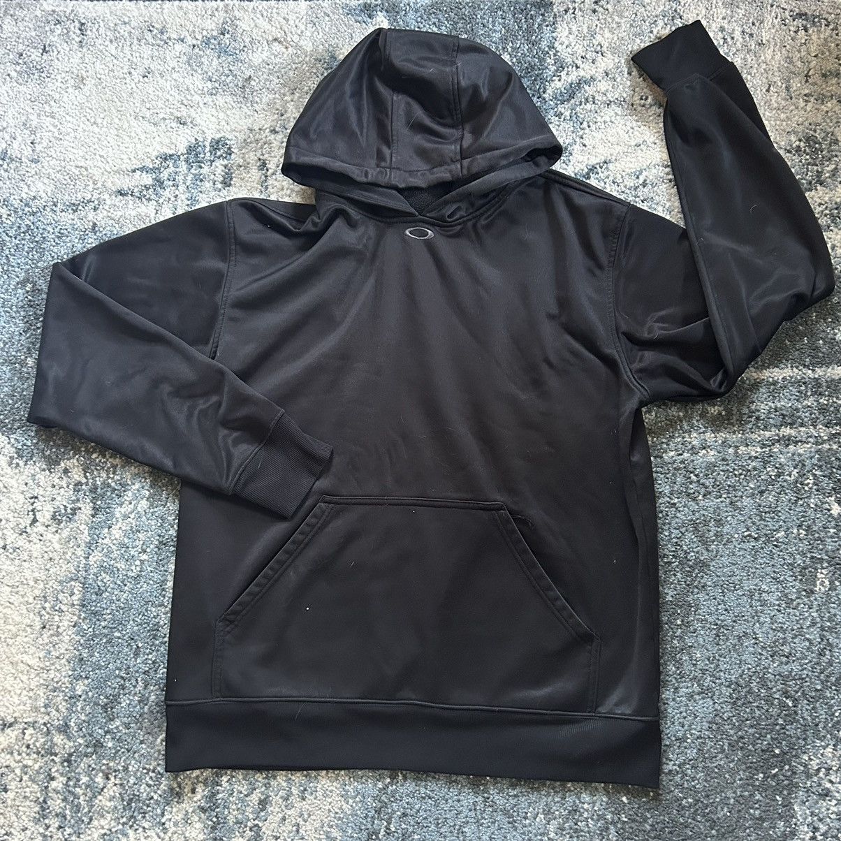 Oakley LATE 2000’s BASiC BLACK ON BLACK POLYESTER FLEECE HOODiE Size US M / EU 48-50 / 2 - 7 Thumbnail